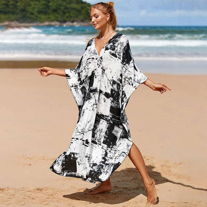 Elegant bikini cover-up kjole i lett, luftig stoff, perfekt for strandbruk. Designet med en moderne silhuett og delikate detaljer, ideell for å skape et stilfullt utseende ved bassenget eller stranden.