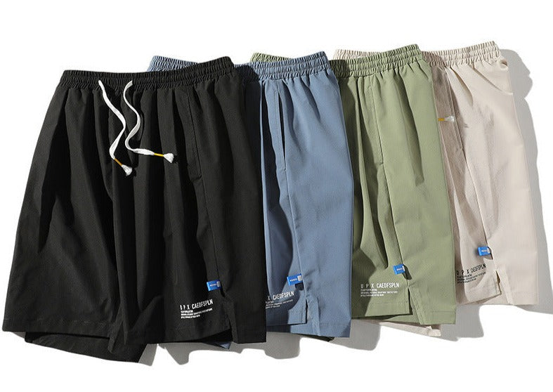 Ensfarget sportshorts for menn i komfortabelt materiale, perfekt for trening og fritid.