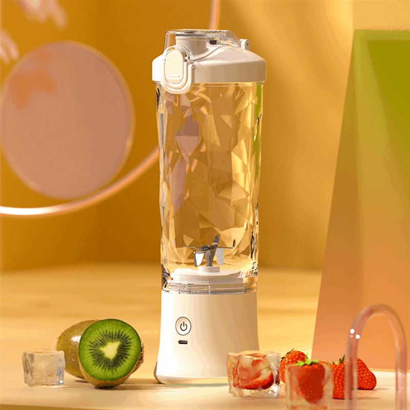 Flott og kraftig blender designet for effektiv blanding av ingredienser, perfekt for smoothies og matlaging