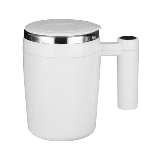 En stilren hvit elektrisk kaffekopp, designet for å holde kaffen varm med en moderne og minimalistisk estetikk.